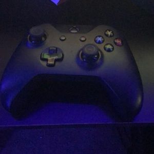 Black Xbox controller